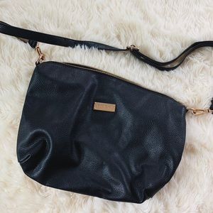 ⚡️SOLD⚡️ Bebe slouchy crossbody